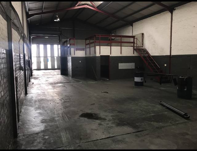 700M² WAREHOUSE TO LET IN OKAVANGO PARK